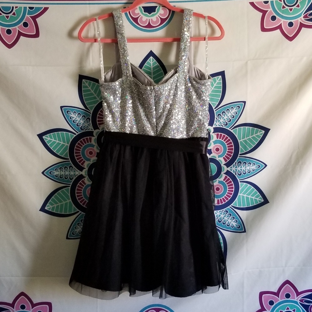 😎 Beautiful Dress - Picture 2 of 3